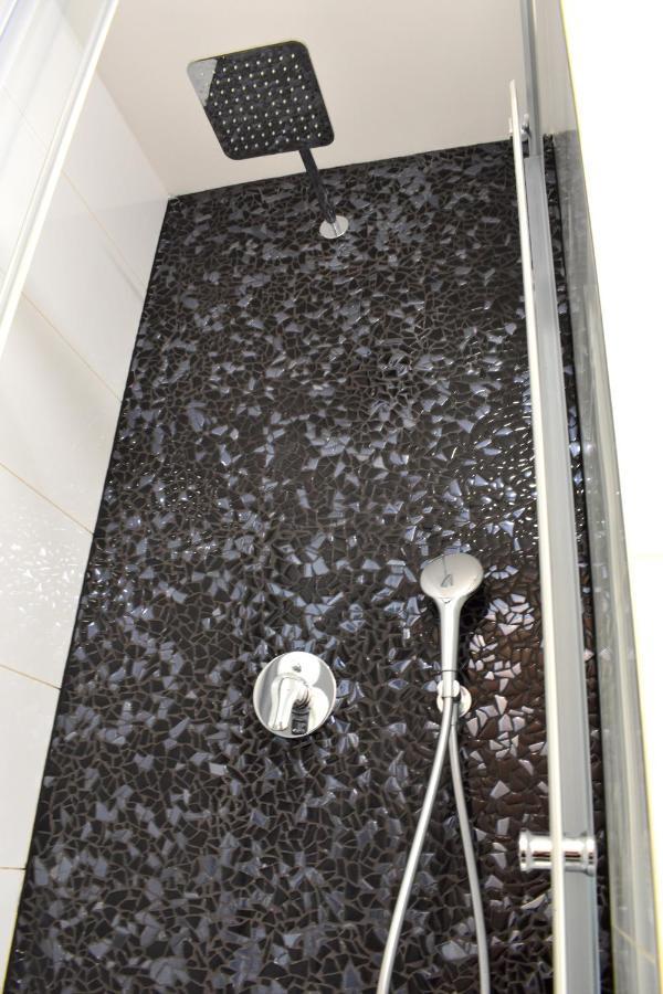 Lovely Apartment In Center Praag Buitenkant foto