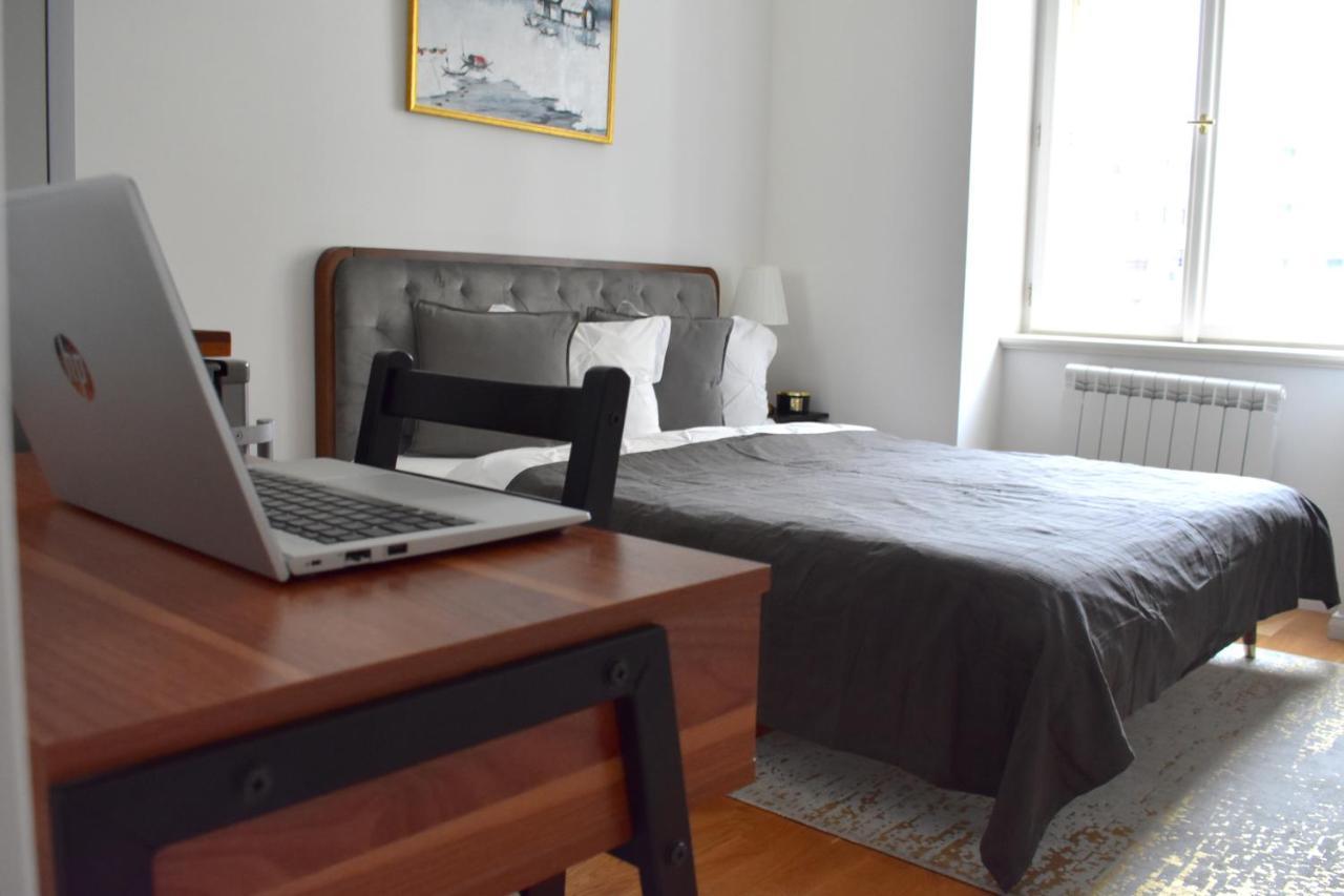 Lovely Apartment In Center Praag Buitenkant foto