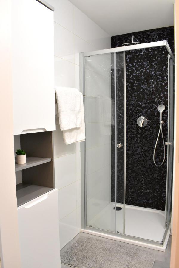 Lovely Apartment In Center Praag Buitenkant foto