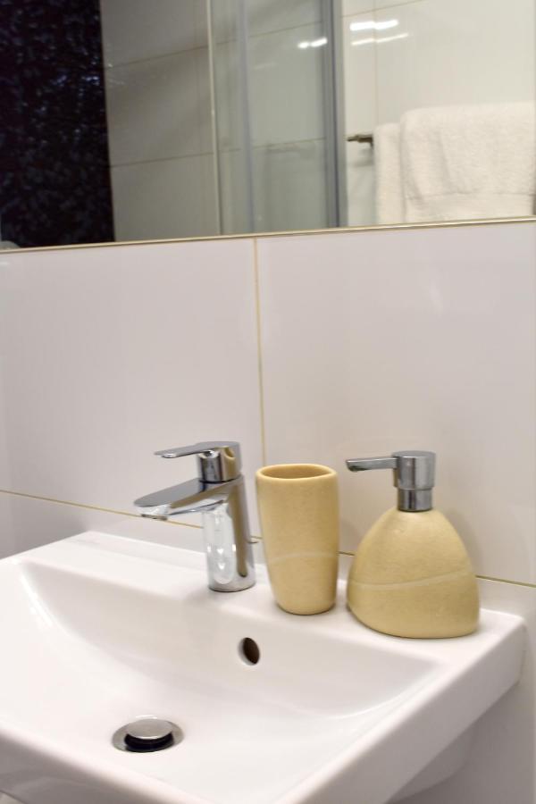 Lovely Apartment In Center Praag Buitenkant foto