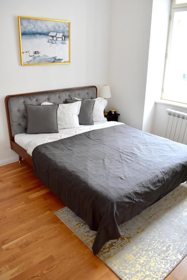 Lovely Apartment In Center Praag Buitenkant foto