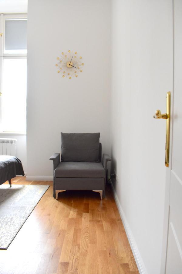 Lovely Apartment In Center Praag Buitenkant foto