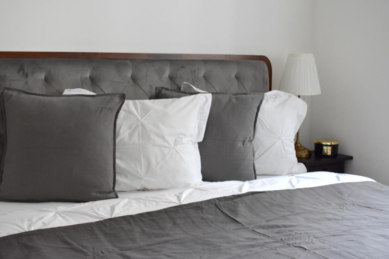 Lovely Apartment In Center Praag Buitenkant foto
