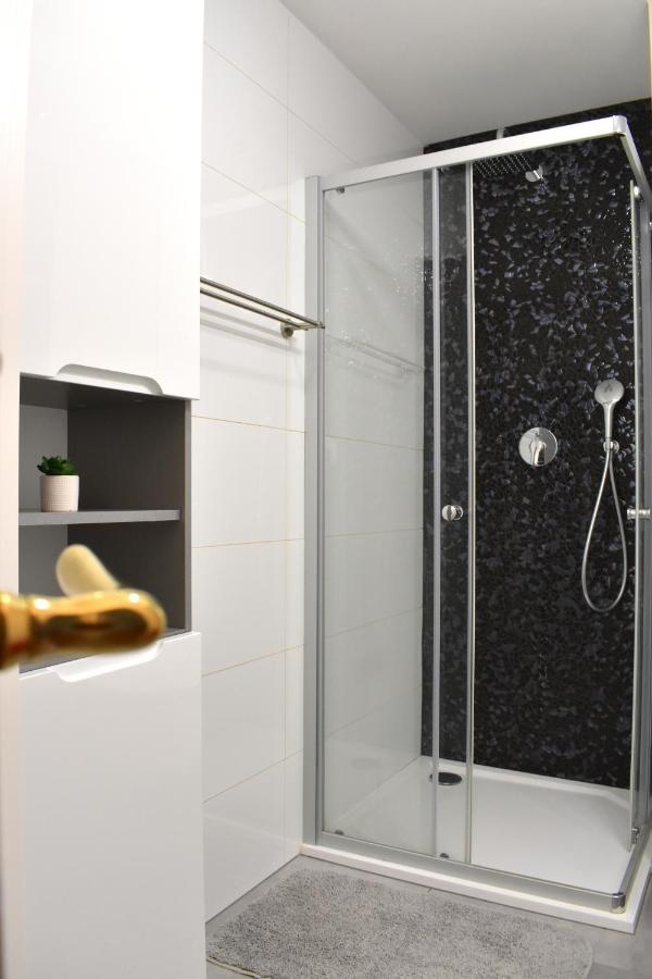 Lovely Apartment In Center Praag Buitenkant foto